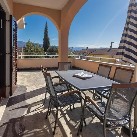 Apartman Lovely In With Wifi Novi Vinodolski