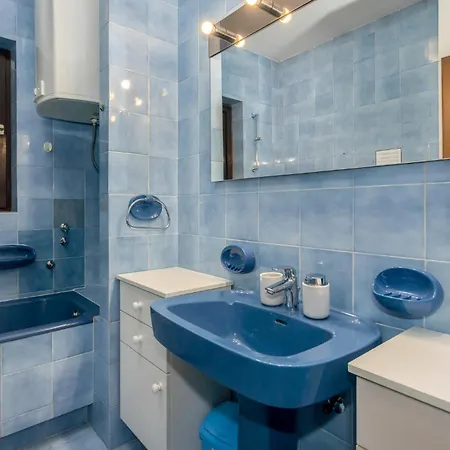 Apartman Lovely In With Wifi Novi Vinodolski