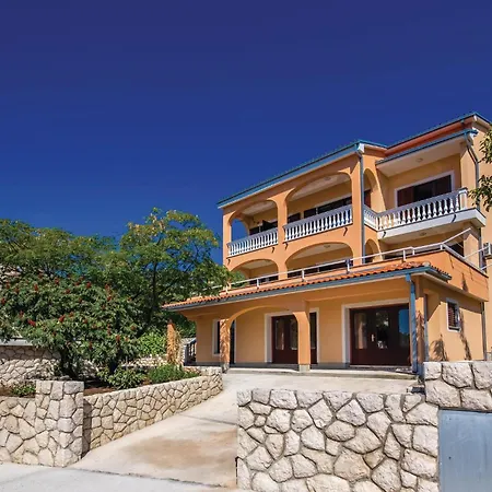 Apartman Lovely In With Wifi Novi Vinodolski